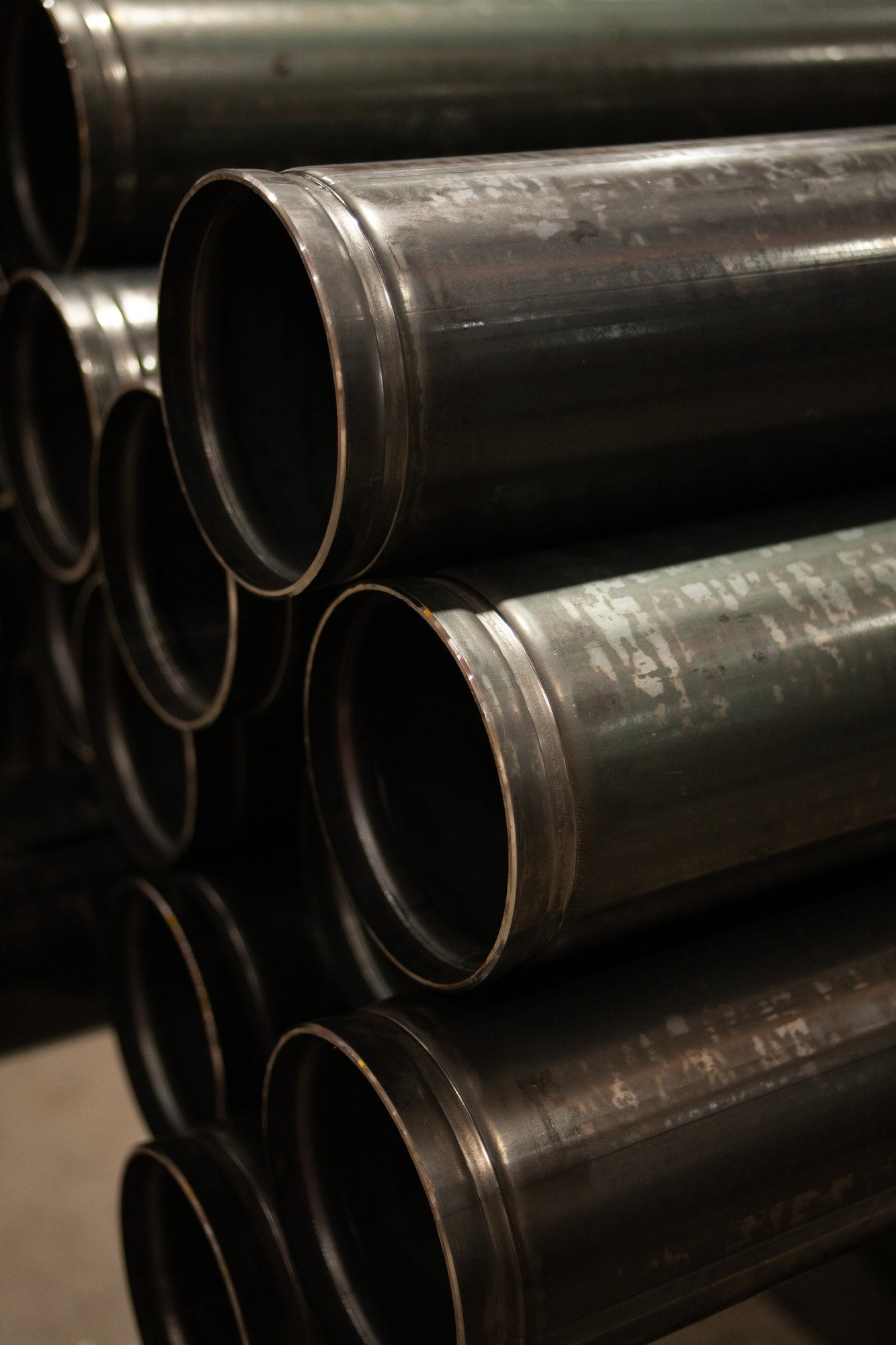 Grooved steel pipes